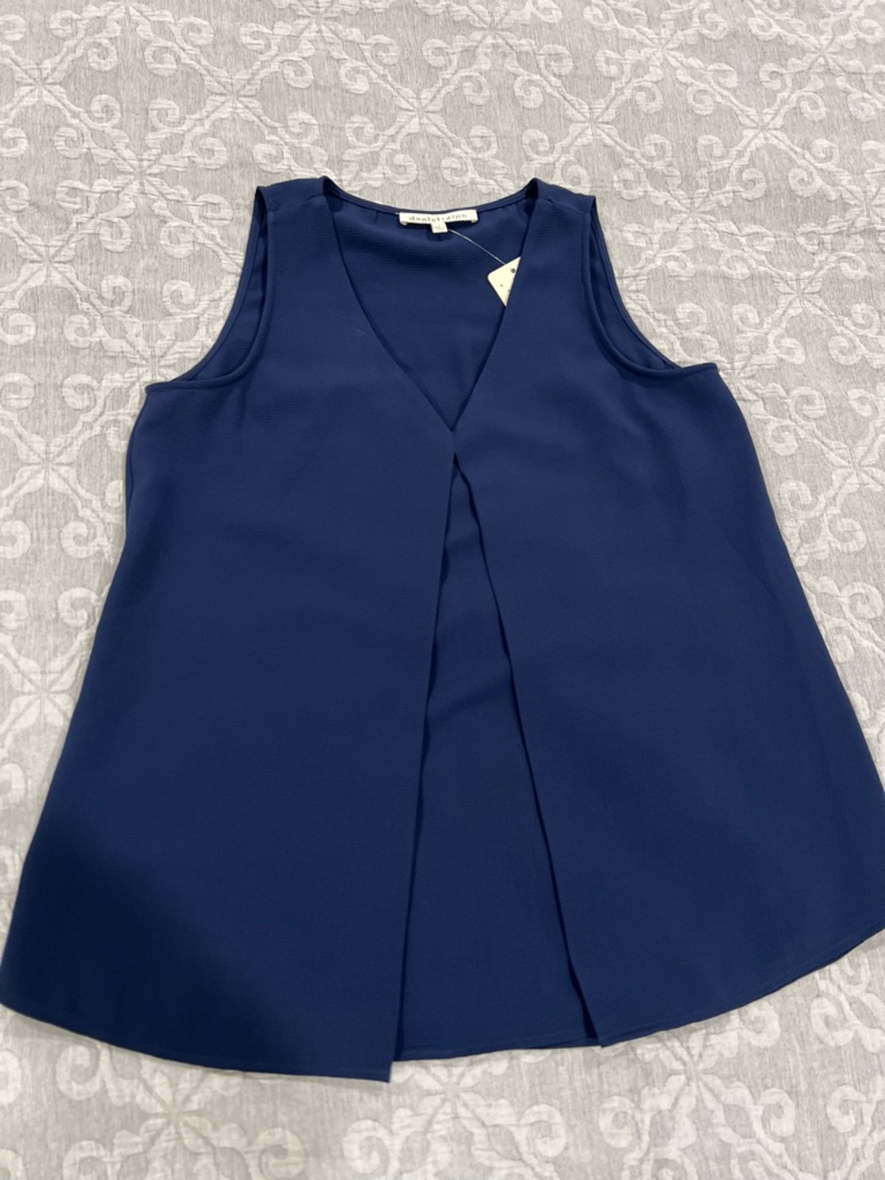 Daniel Rainn Navy V-Neck Sleeveless Pleat Front Camisole - Picture 2 of 4